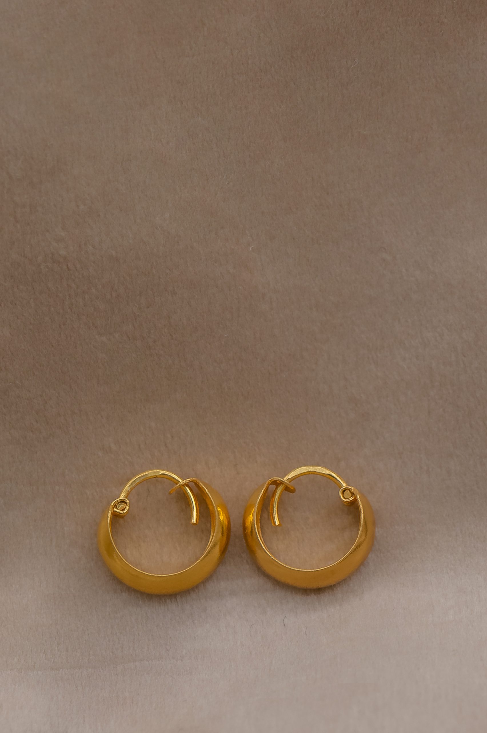 GOLD THICK HOOPS | Yara Jewellery